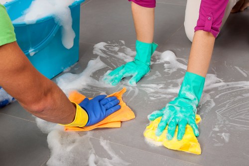 Kitchen and bathroom deep cleaning for a move-out handover service
