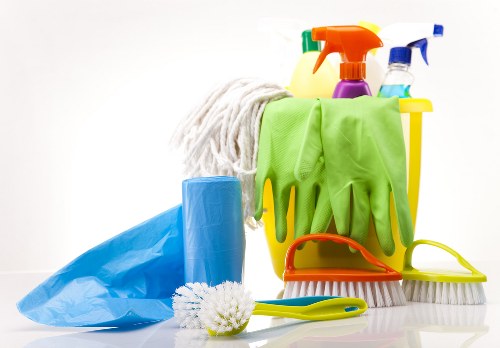 End of tenancy deep clean in a flat with access and parking considerations