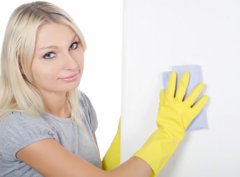 End of tenancy cleaning team working in a flat with local access and parking considerations